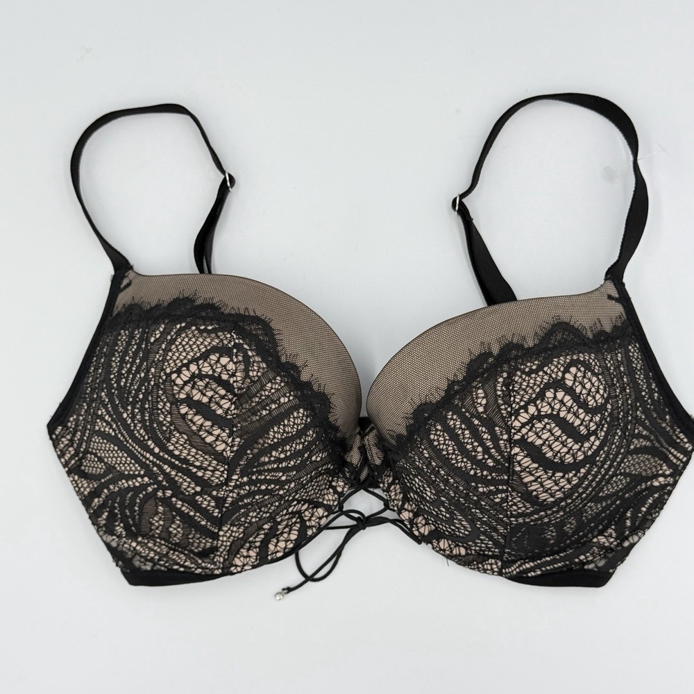 Victoria's Secret Very Sexy Push Up Lace Bra Black Nude‎ 32DD Pigeonnant